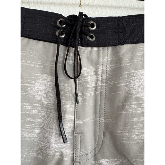 Vuori Cruise Board Shorts Eucalyptus Belize Men’s Size 32 Drawstring Swim Trunks - Picture 2 of 11